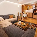 Sunny Duplex With Vodno View And Tour Guide Host