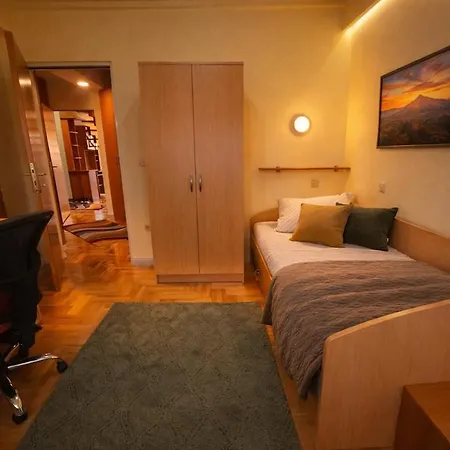 Sunny Duplex With Vodno View And Tour Guide Host 아파트