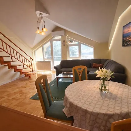 Sunny Duplex With Vodno View And Tour Guide Host 아파트 스코페