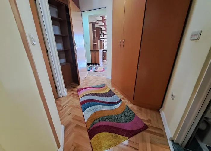 Sunny Duplex With Vodno View And Tour Guide Host 아파트 *