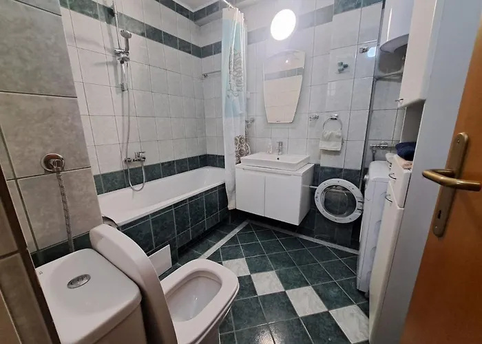 Sunny Duplex With Vodno View And Tour Guide Host 아파트 *