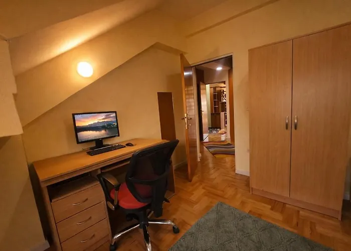 Sunny Duplex With Vodno View And Tour Guide Host