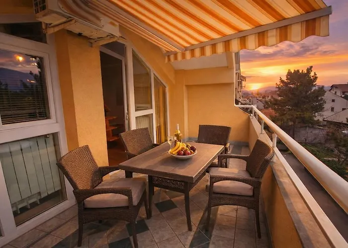 아파트 Sunny Duplex With Vodno View And Tour Guide Host