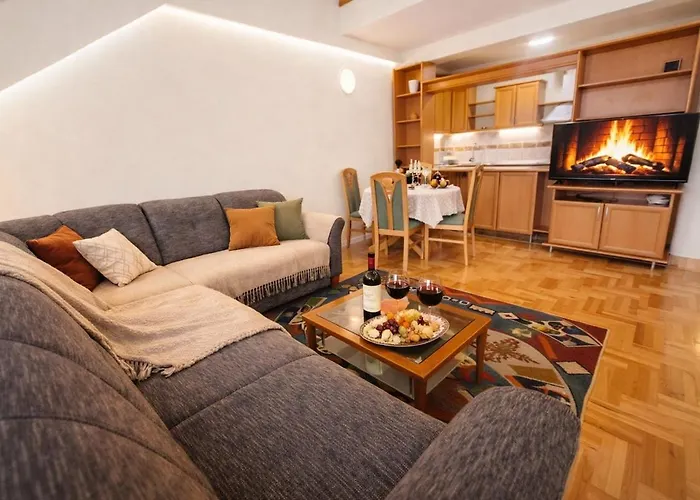 Sunny Duplex With Vodno View And Tour Guide Host